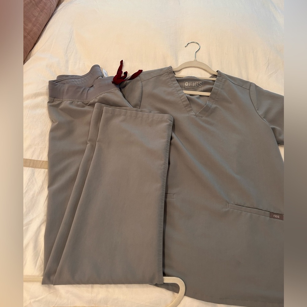 FiGs Scrub Set - Top Small Pants Medium Tall